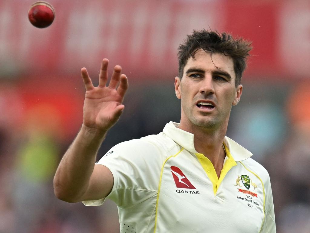 "SRH Bowling Squad IPL 2025: A strong mix of pace and spin, featuring key players like Bhuvneshwar Kumar, T Natarajan, and Mohammad Shami, ready to dominate the competition."